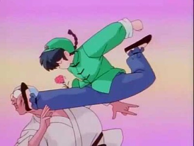 ranma le da un golpe a su padre para que lo deje