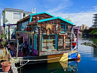 houseboat