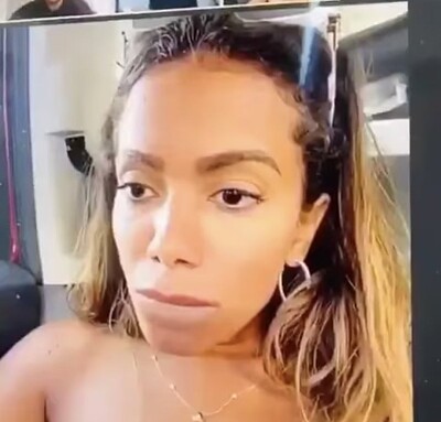 Anitta ouvindo cardi b cantar me gusta