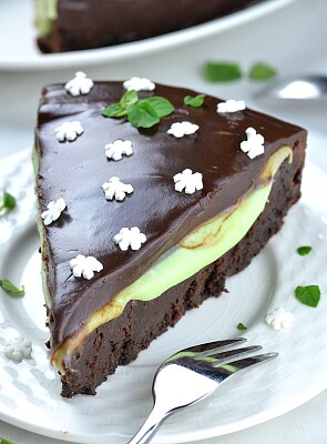 St. Patrick 's Day flourless mint chocolate cake