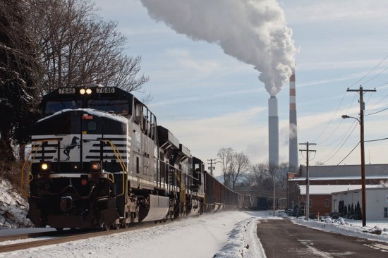 NS 7646 ES40DC leading NS 561 coal