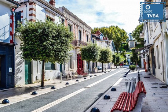 Promenade vers ascenseur publique