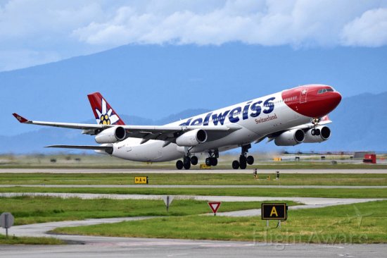 Edelweiss Air Airbus A340-300 Suiza