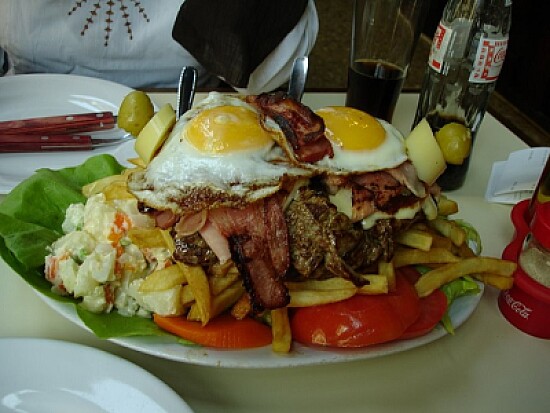 Chivito al pan Uruguayo