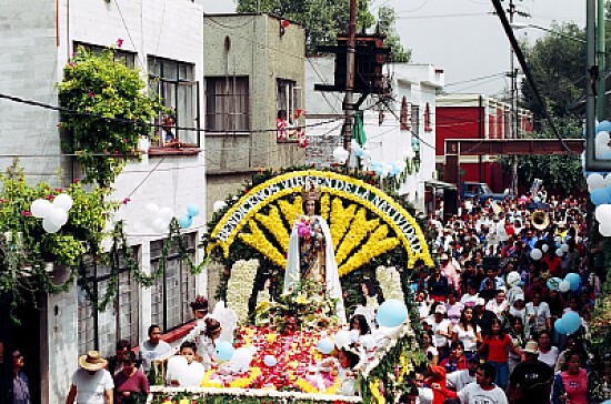 FIESTA Y DEVOCIÃ“N EN EL BARRIO