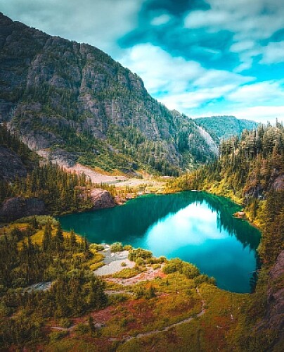 Montanha e lago