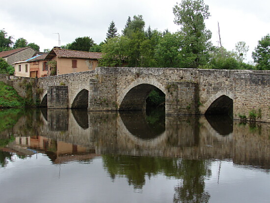 Pont medieval sur la Gartempe, Vienne