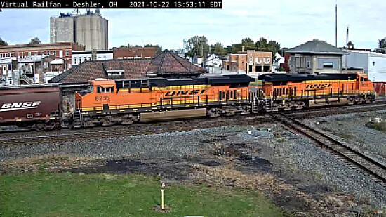 BNSF-8058 and BNSF-8235 westbound thru Deshler,Ohio/USA