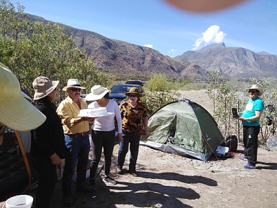 campando a la rivera del rio pampas peru