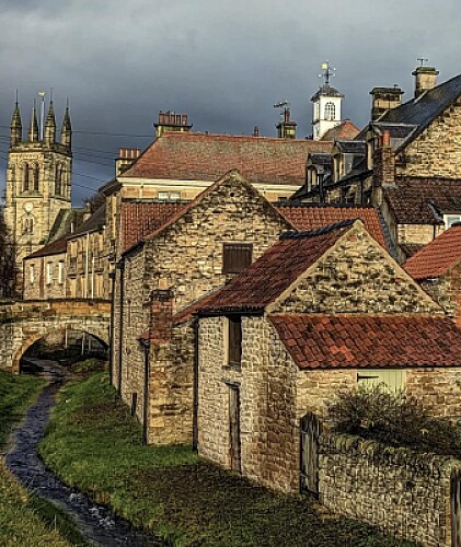 Helmsley-RU.